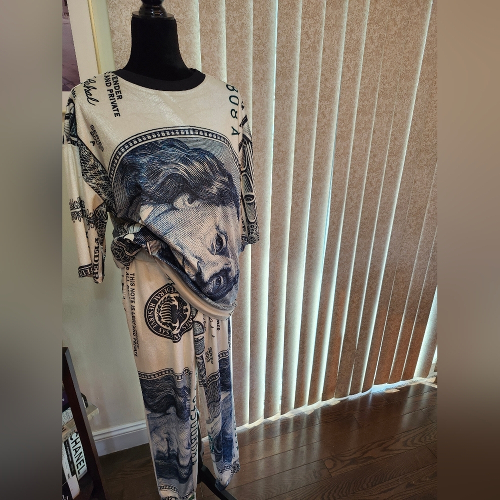 🤑 Fashion Nova Money Print Jogger Set- Medium